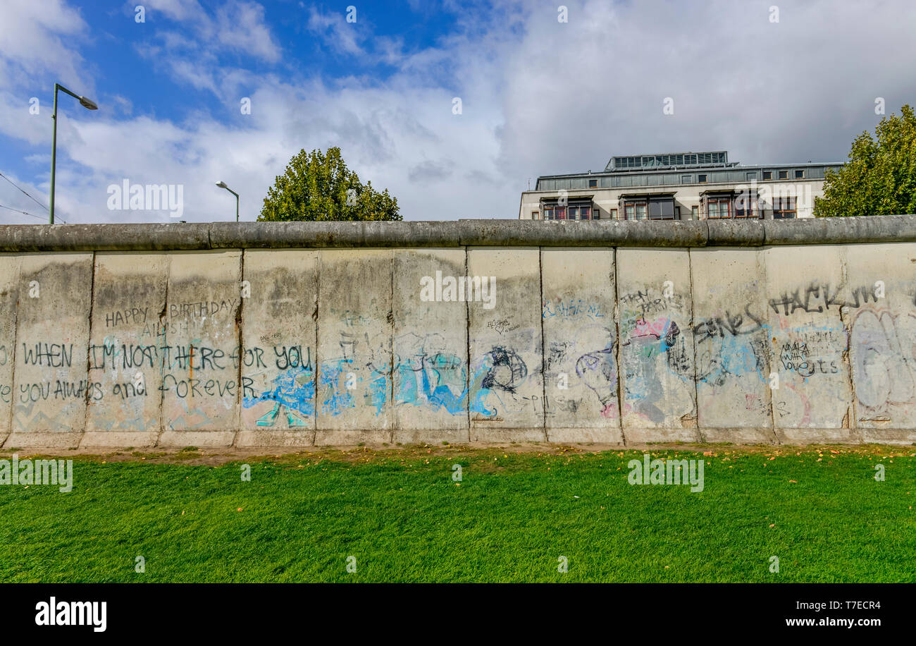 Gedenkstaette Berliner Mauer, Bernauer Strasse, nel quartiere Mitte di Berlino, Deutschland Foto Stock