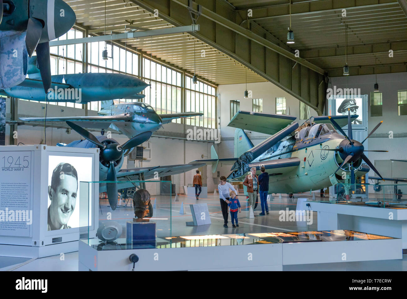 Ausstellung, Hangar 3, Militaerhistorisches Museum, Flugplatz, Gatow, Berlino, Deutschland, Militärhistorisches Museum Foto Stock