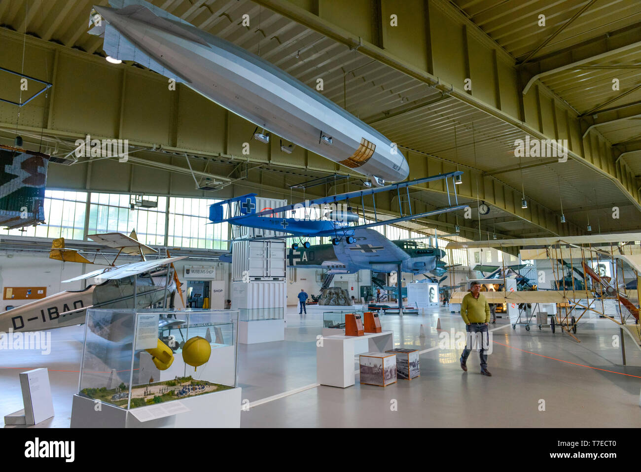 Ausstellung, Hangar 3, Militaerhistorisches Museum, Flugplatz, Gatow, Berlino, Deutschland, Militärhistorisches Museum Foto Stock