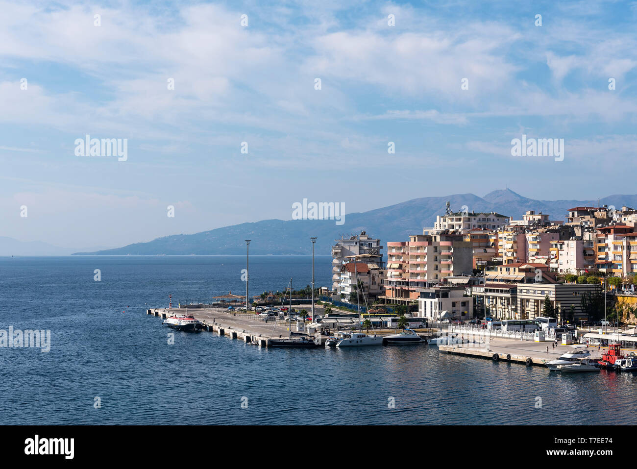 Il porto dei traghetti, Saranda, Mar Ionio, Albania Foto Stock