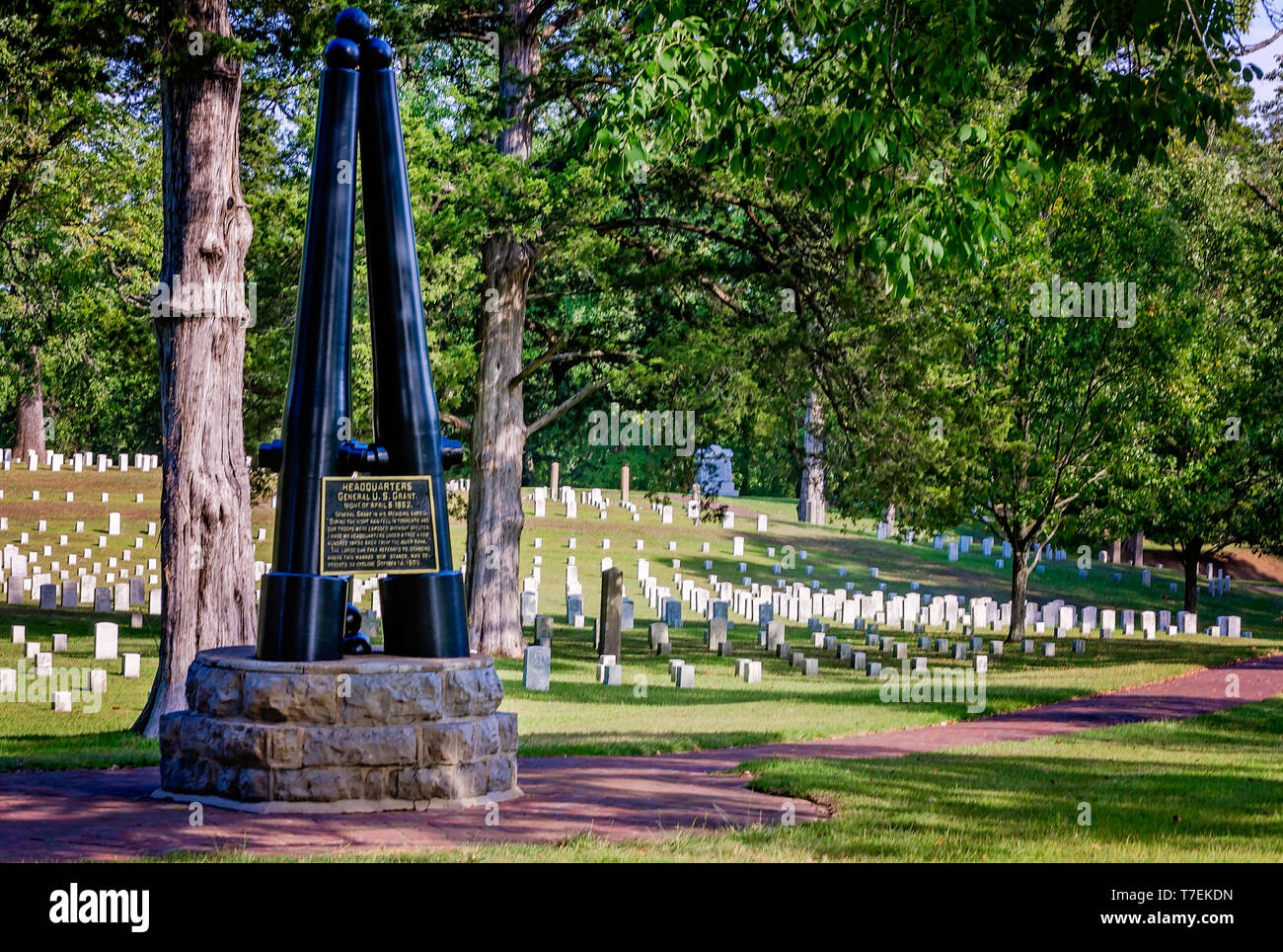 Un memoriale di 32 palle di cannone segna il punto in cui gen. Ulysses S. Grant ha fatto il suo quartier generale a Sciloh National Military Park a Sciloh, nel Tennessee. Foto Stock