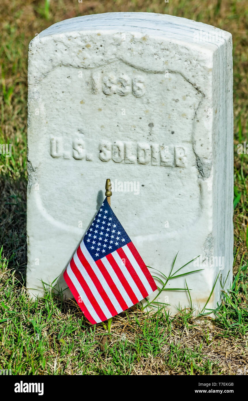 Una lapide segna una guerra civile soldato' grave a Sciloh Cimitero Nazionale a Sciloh National Military Park, Sett. 21, 2016 in Silo, Tennessee. Foto Stock