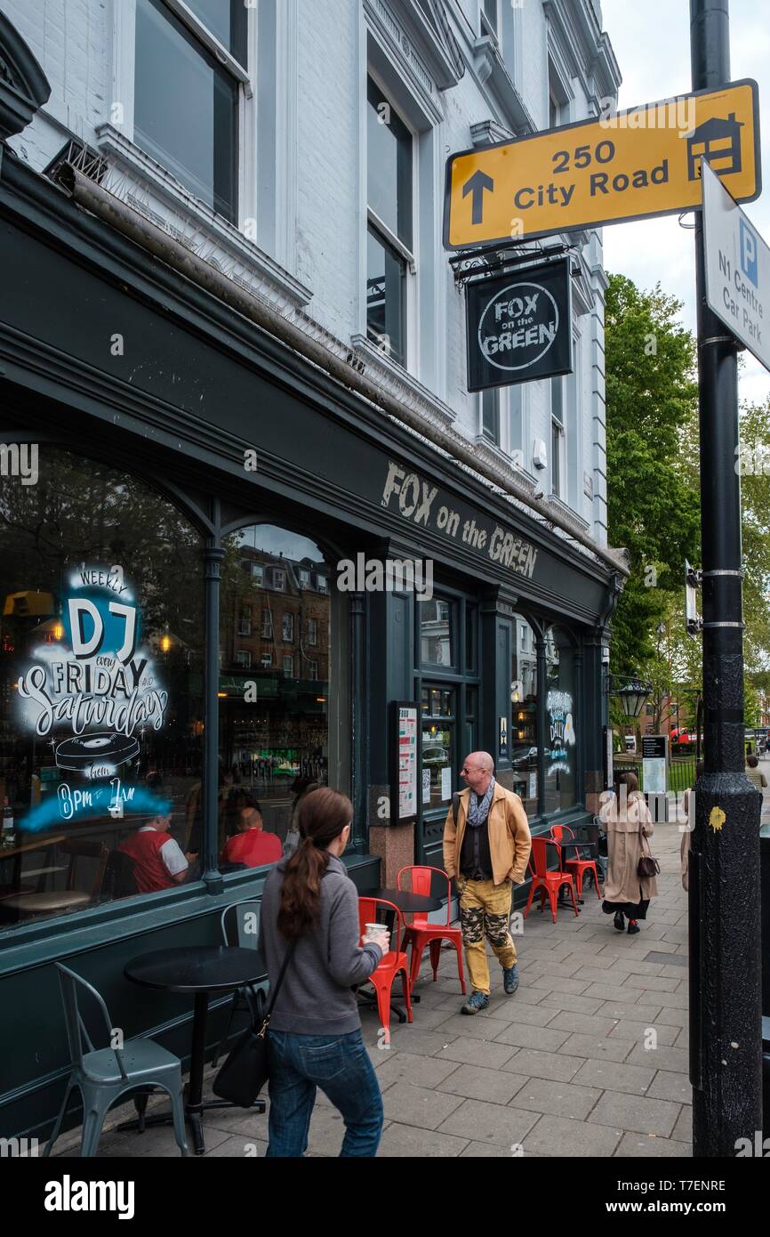 Fox sul verde, Upper Street, Londra Foto Stock