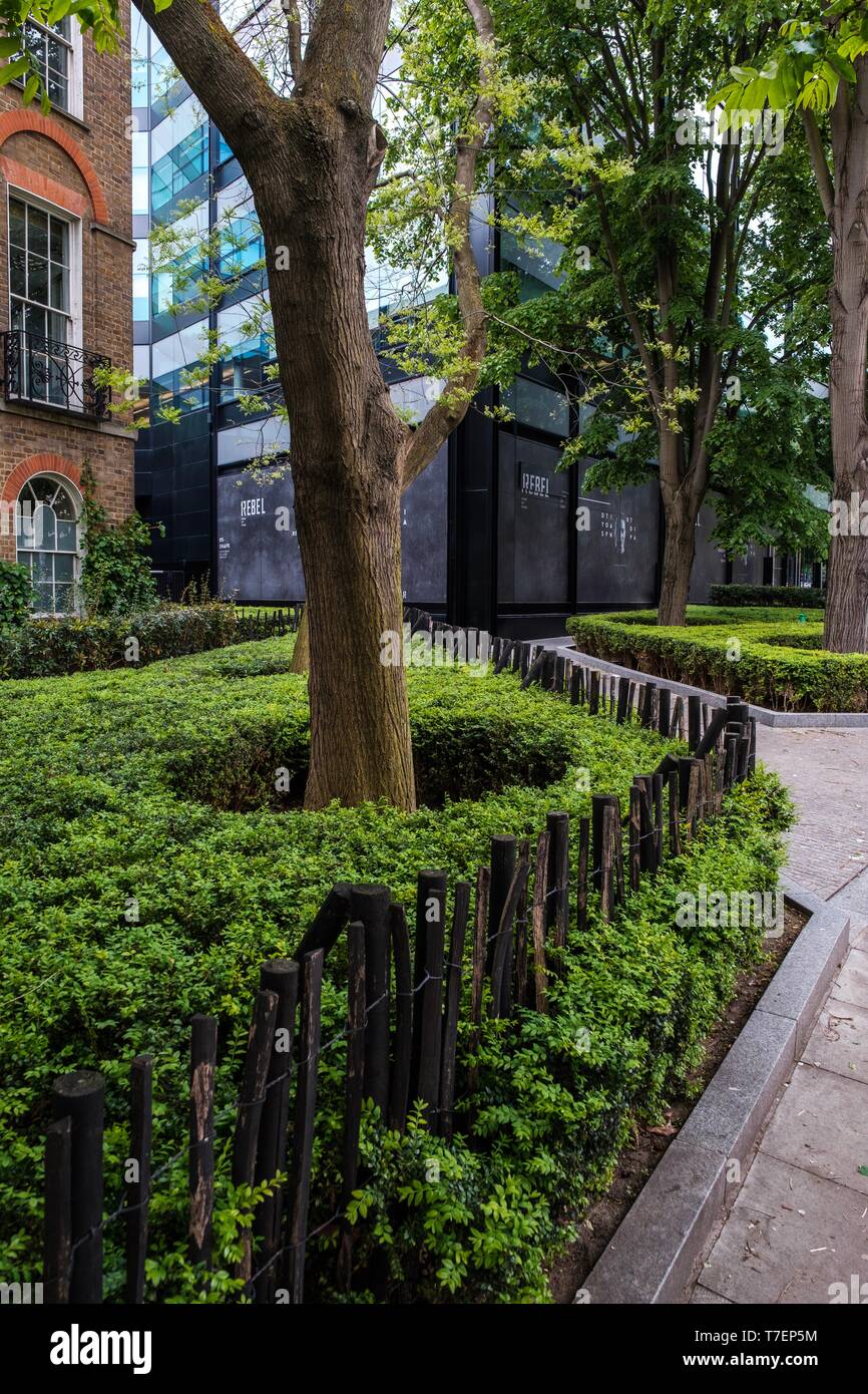 Verde contro il vetro, il vecchio contro il nuovo, l'angelo edificio, Londra Foto Stock