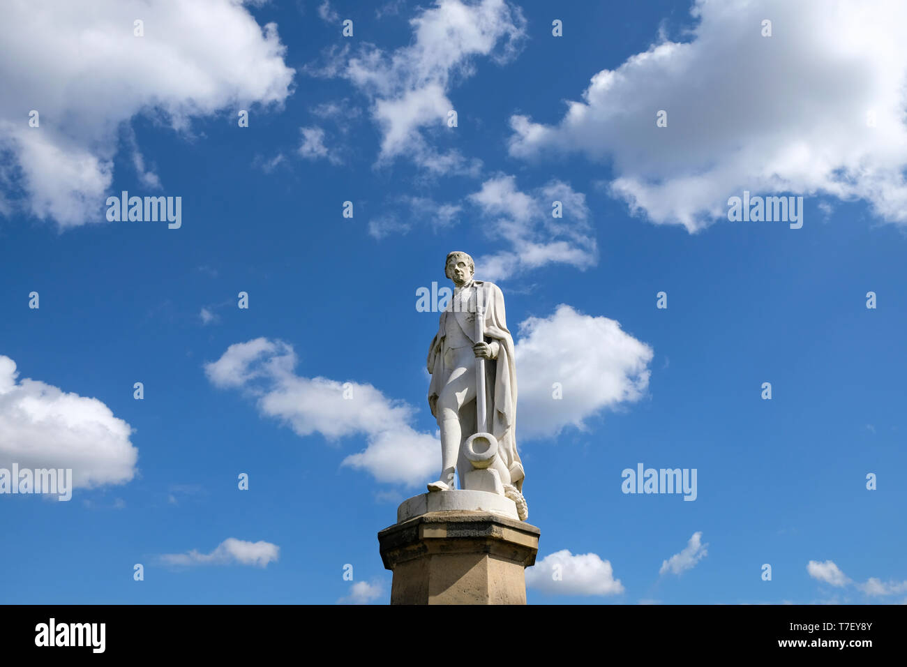 Statua di Lord Horatio Nelson fatta da Thomas Milnes nel 1874 sorge nel Parco di Norwich Cathedral e Norwich, Norfolk. Foto Stock