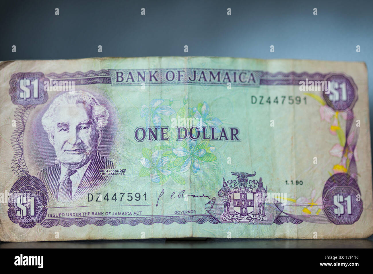 Toronto, Ontario / Canada - Aprile 2019: Un fuori circolazione giamaicano un dollaro visualizzando il diritto eccellente Sir Alexander Bustamante Foto Stock