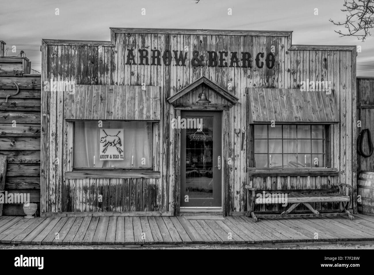 Storici edifici in legno in corrispondenza Pioneertown in California la sera - CALIFORNIA, STATI UNITI D'America - 18 Marzo 2019 Foto Stock