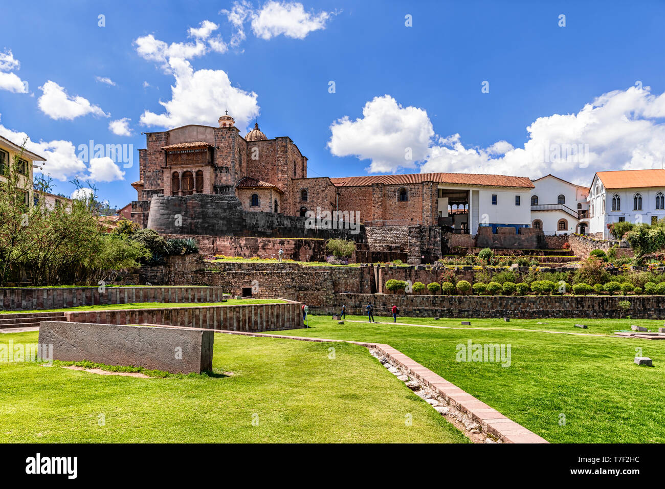 Cusco, Perù - Aprile 9, 2019: visualizzazione a struttura coloniale della chiesa e convento di Santo Domingo, San Domenico Priory, che si trova sulla parte superiore del Foto Stock