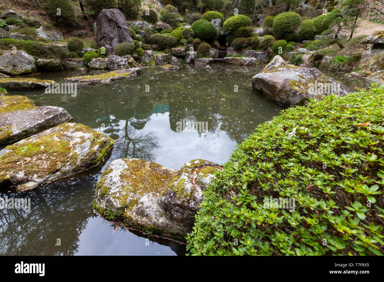 Bupposhoryuji Giardino del Tempio, il lago Suwa - i giardini sono composte in diverse aree che circondano il tempio hall principale. Questi sono i resti del M Foto Stock