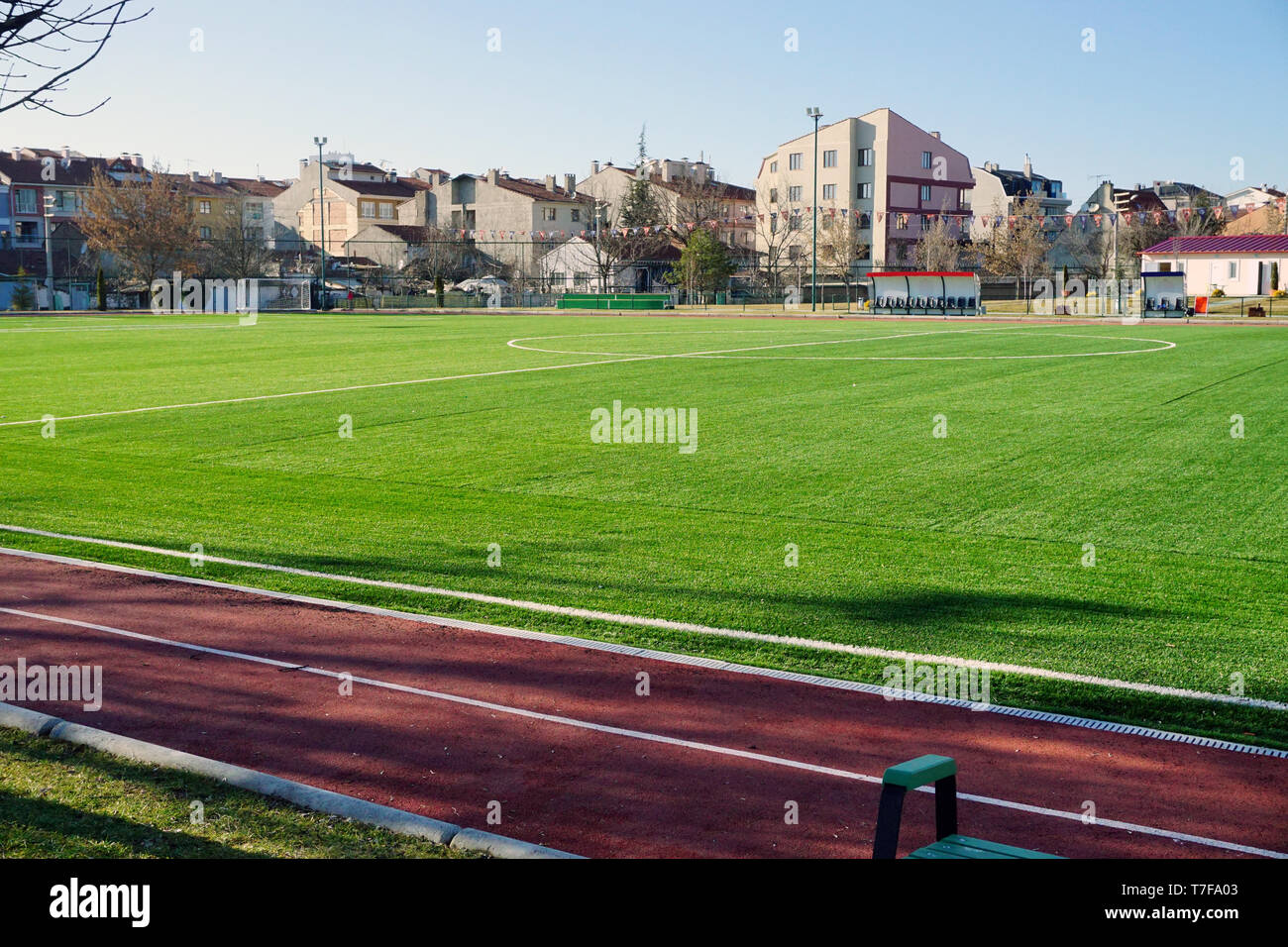 Green soccer pitch in una giornata di sole Foto Stock