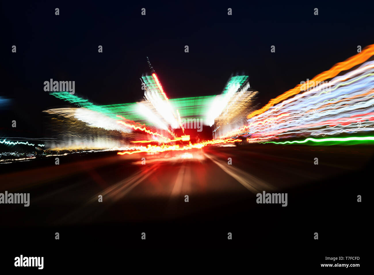 Pittura di luce di esposizione a lungo su strada Foto Stock