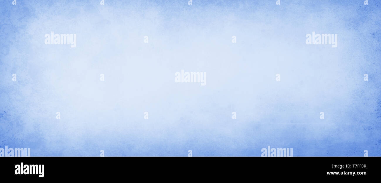 Pastello blu lo sfondo con il centro di luce e più scure di bordo blu con il vecchio vintage grunge design texture, morbido cielo nuvoloso concept Foto Stock