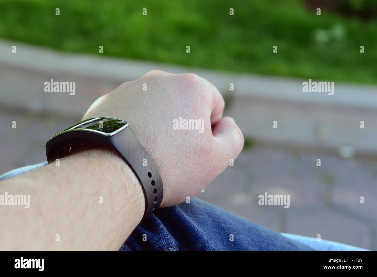 Orologio intelligente tecnologia indossabile sul polso Foto Stock