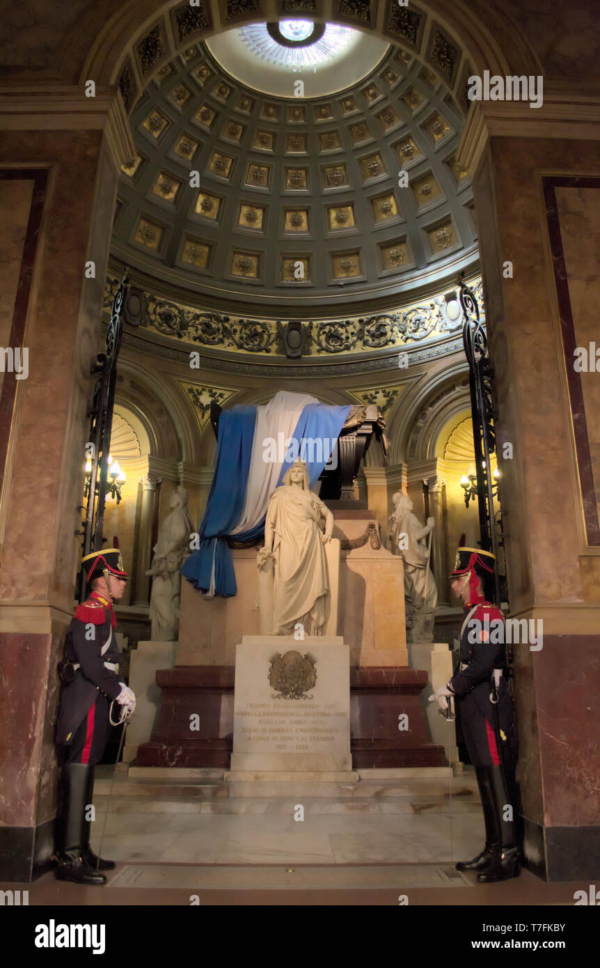 Il luogo di riposo di General José de San Martin, il più grande eroe nazionale di Argentina, Cile e Perù, nella Cattedrale di Buenos Aires, Argentina. Foto Stock