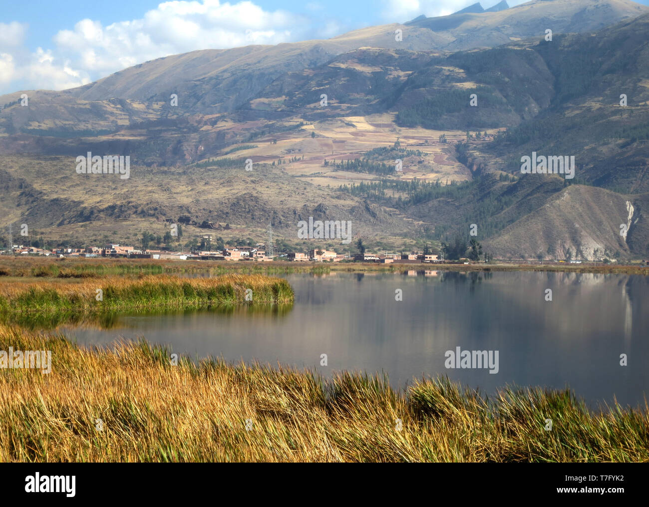 Lago di Huacarpay in alto Ande vicino a Cusco in Perù. Foto Stock