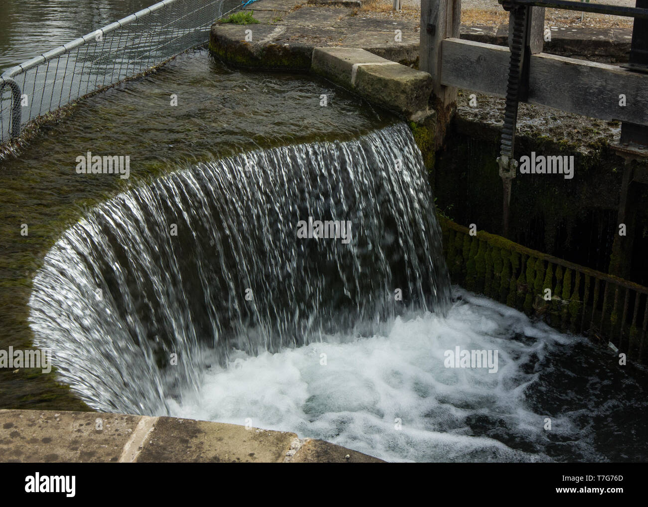 Mulini di Cromford acqua weir, Derbyshire Peak District. Foto Stock