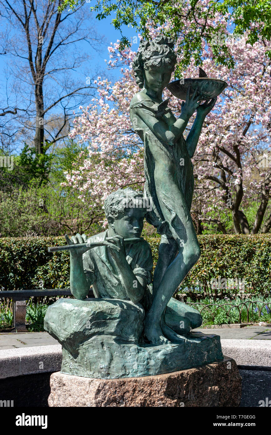 La Burnett fontana nel giardino, Central Park, Upper Manhattan, New York City, Stati Uniti d'America Foto Stock