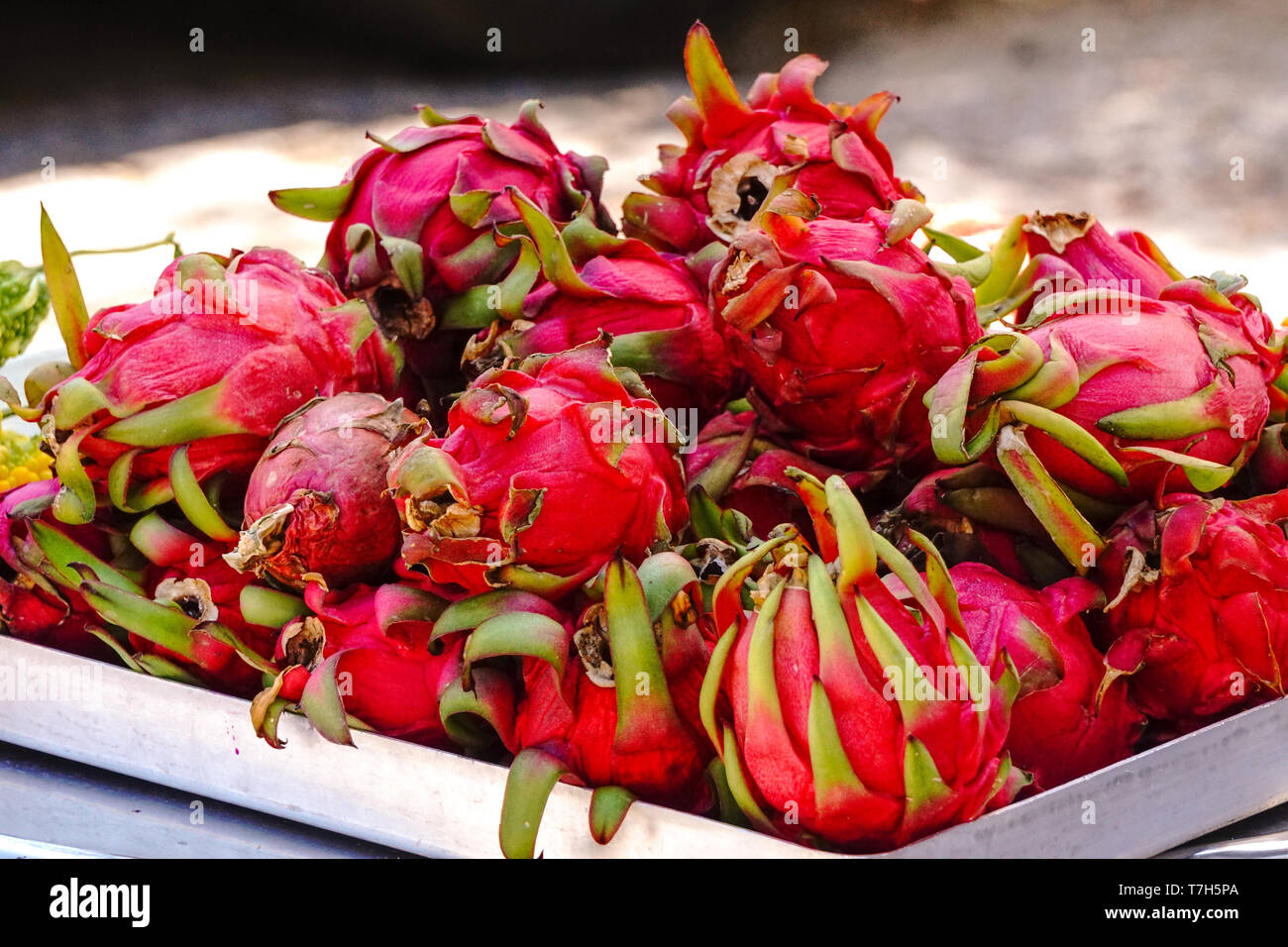 Pitaya frutta stand vista ravvicinata vivida immagine Foto Stock