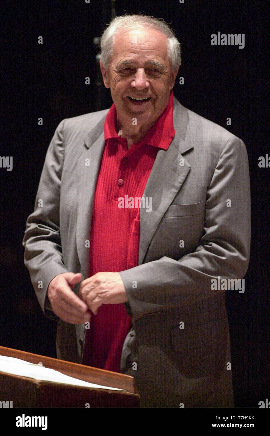 Mondo famoso direttore Pierre Boulez conduce la London Symphony Orchestra e il pianista Emmanuel Ax durante prove per prestazioni tonights di Boulez 2000 a Edinburghs Usher Hall come parte del Festival Internazionale. 24/8/2000. Foto Stock