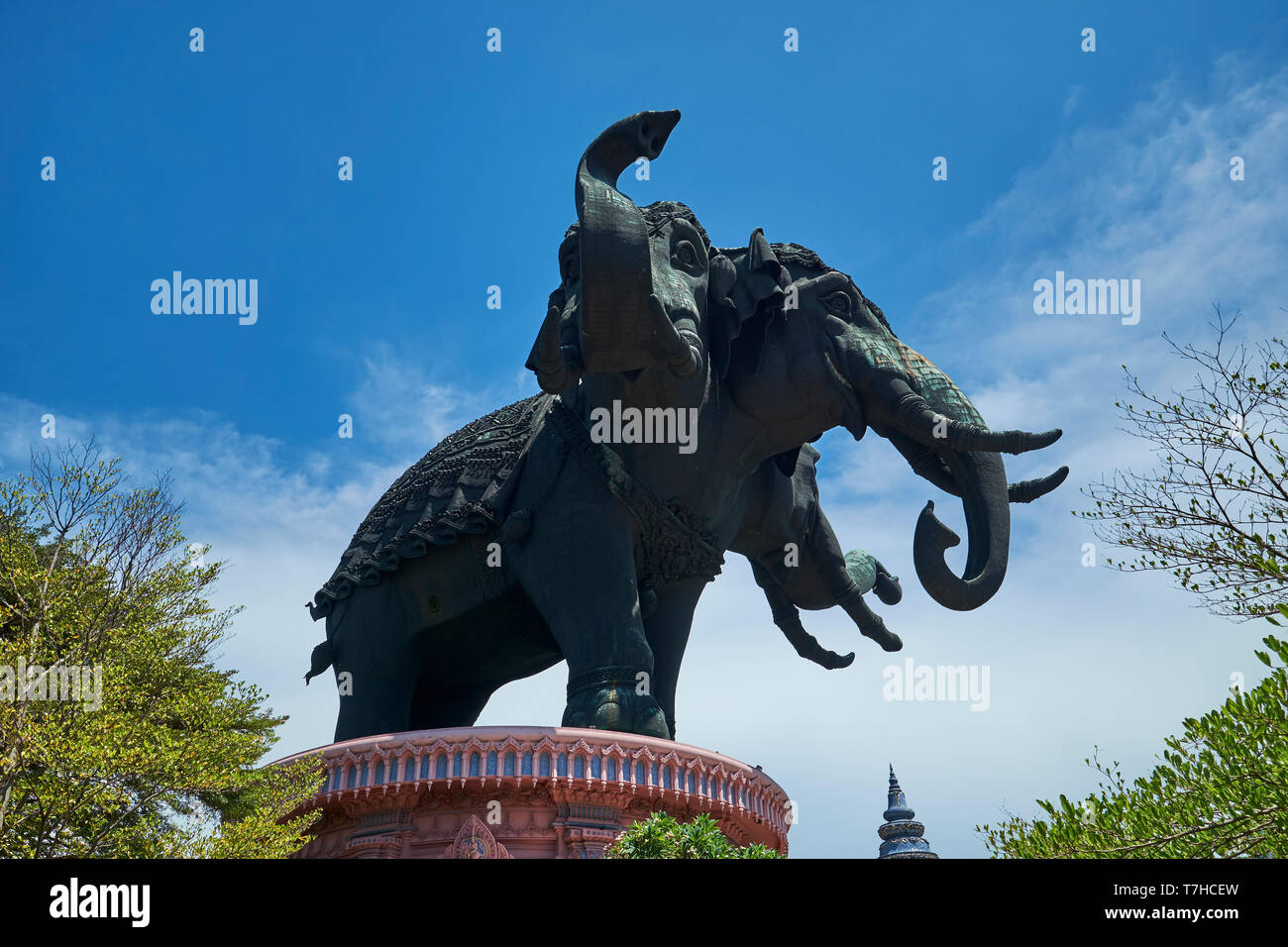 Il bronzo principale a tre teste statua dell'elefante presso il Museo di Erawan Bangkok in Thailandia. Foto Stock