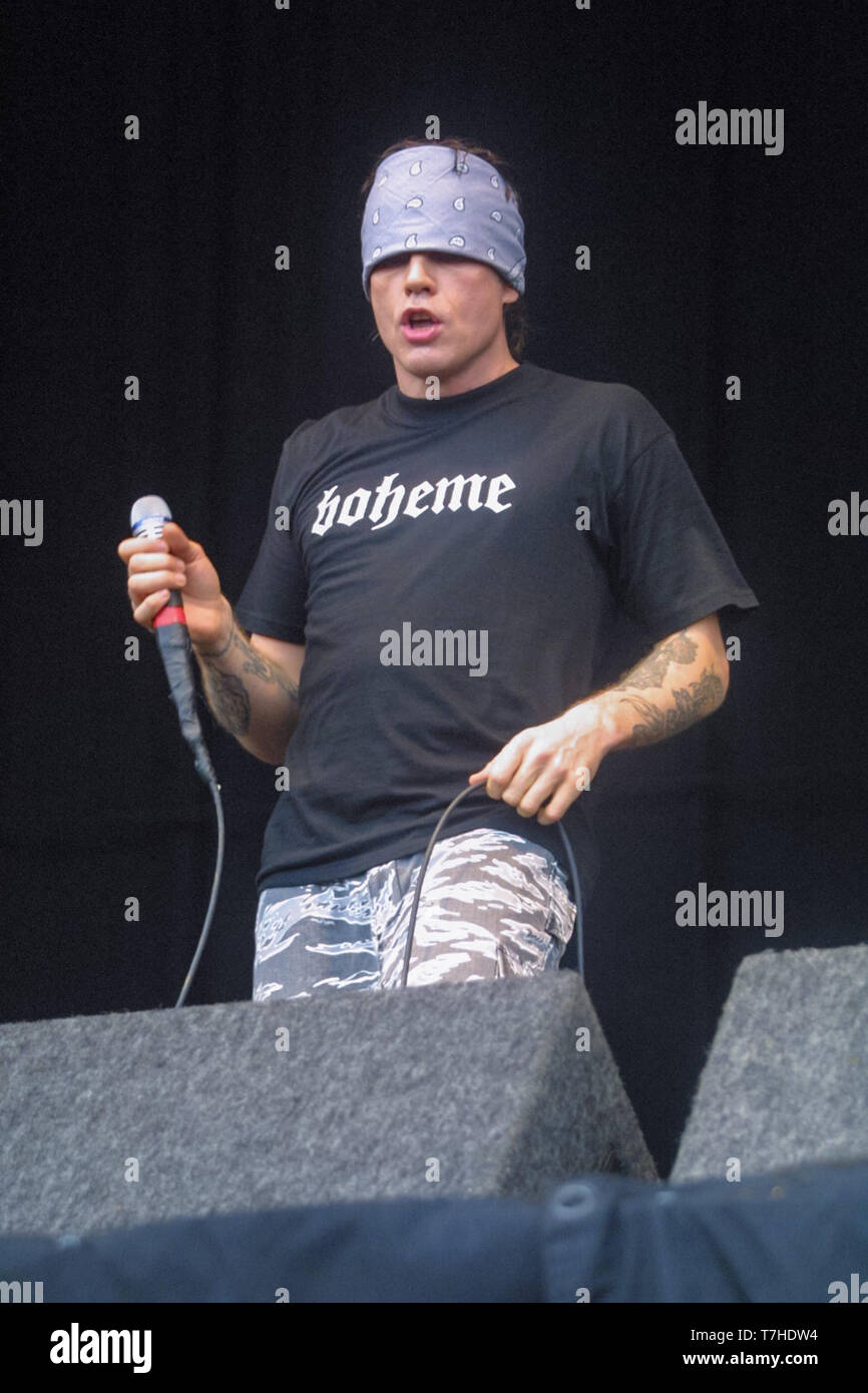 Cantante Ian Astbury, del gruppo rock il culto ad esibirsi sul palco del 2001 Leeds il Festival di musica. Inghilterra, Regno Unito. Foto Stock