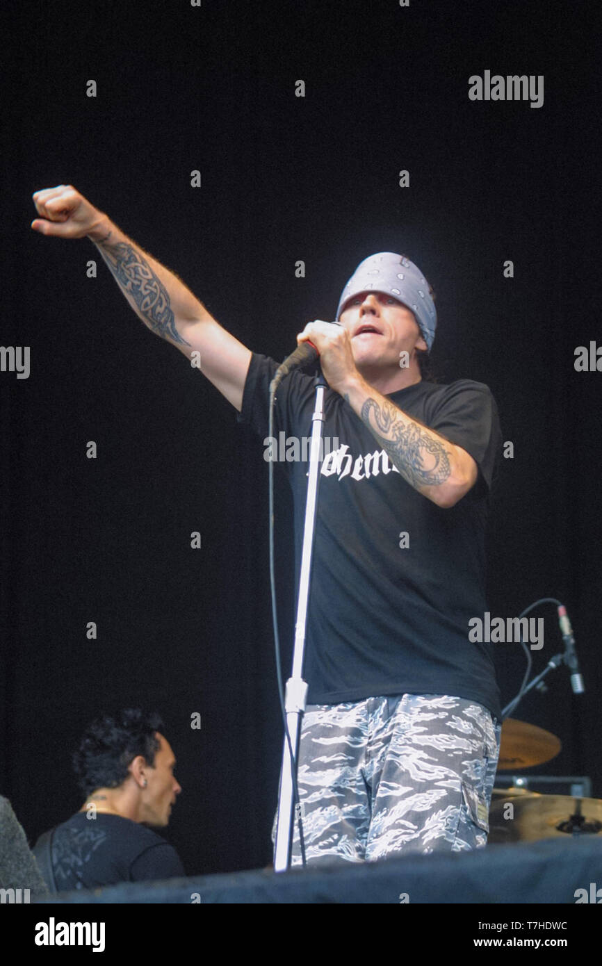 Cantante Ian Astbury, del gruppo rock il culto ad esibirsi sul palco del 2001 Leeds il Festival di musica. Inghilterra, Regno Unito. Foto Stock