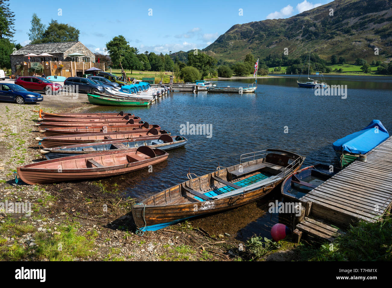 Barche a noleggio presso il St Patrick's Boat Landing a Ullswater nel Lake District National Park, Cumbria, Inghilterra, Regno Unito Foto Stock