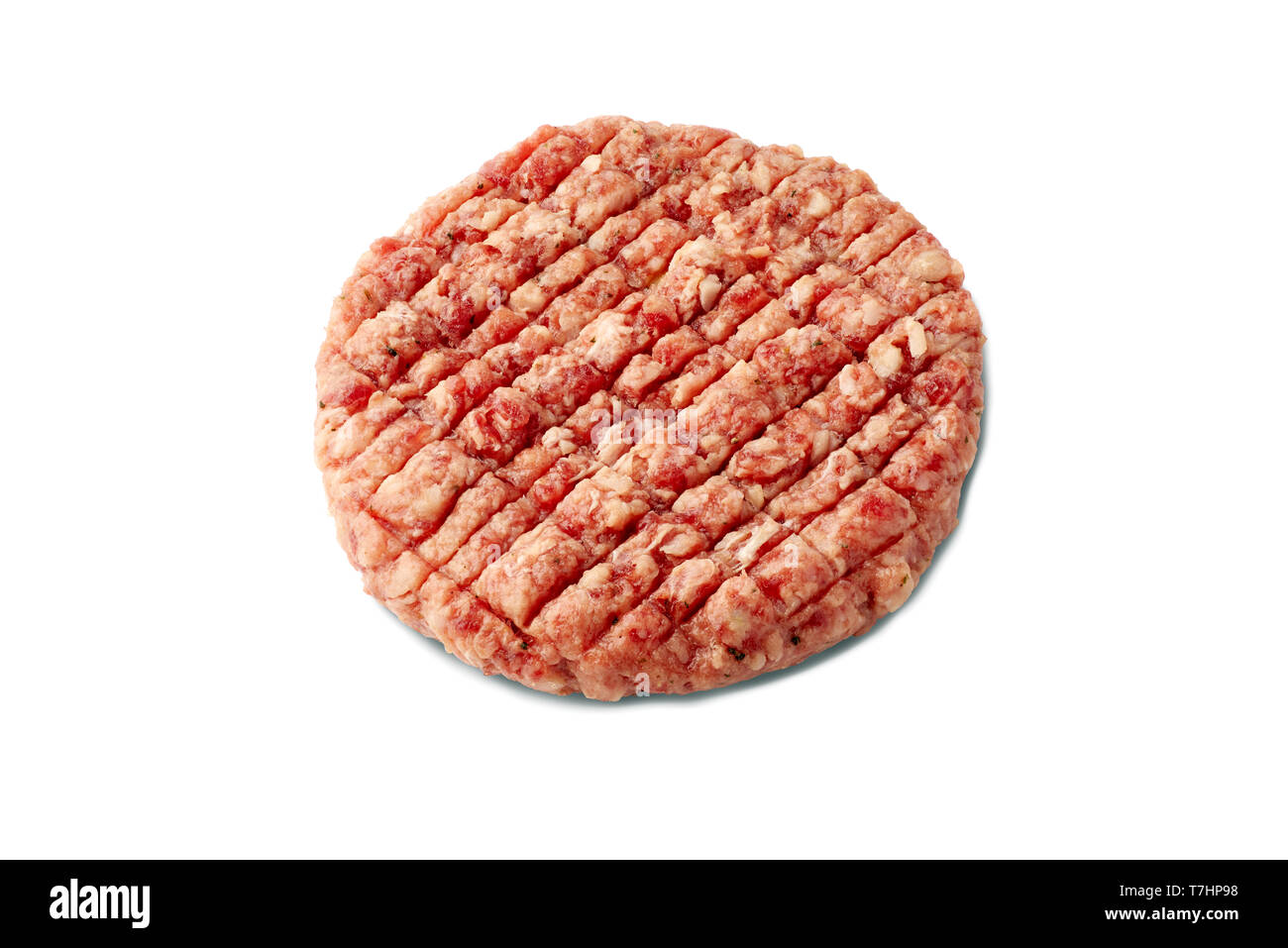 Carne di manzo crudo patty per burger su sfondo bianco Foto Stock