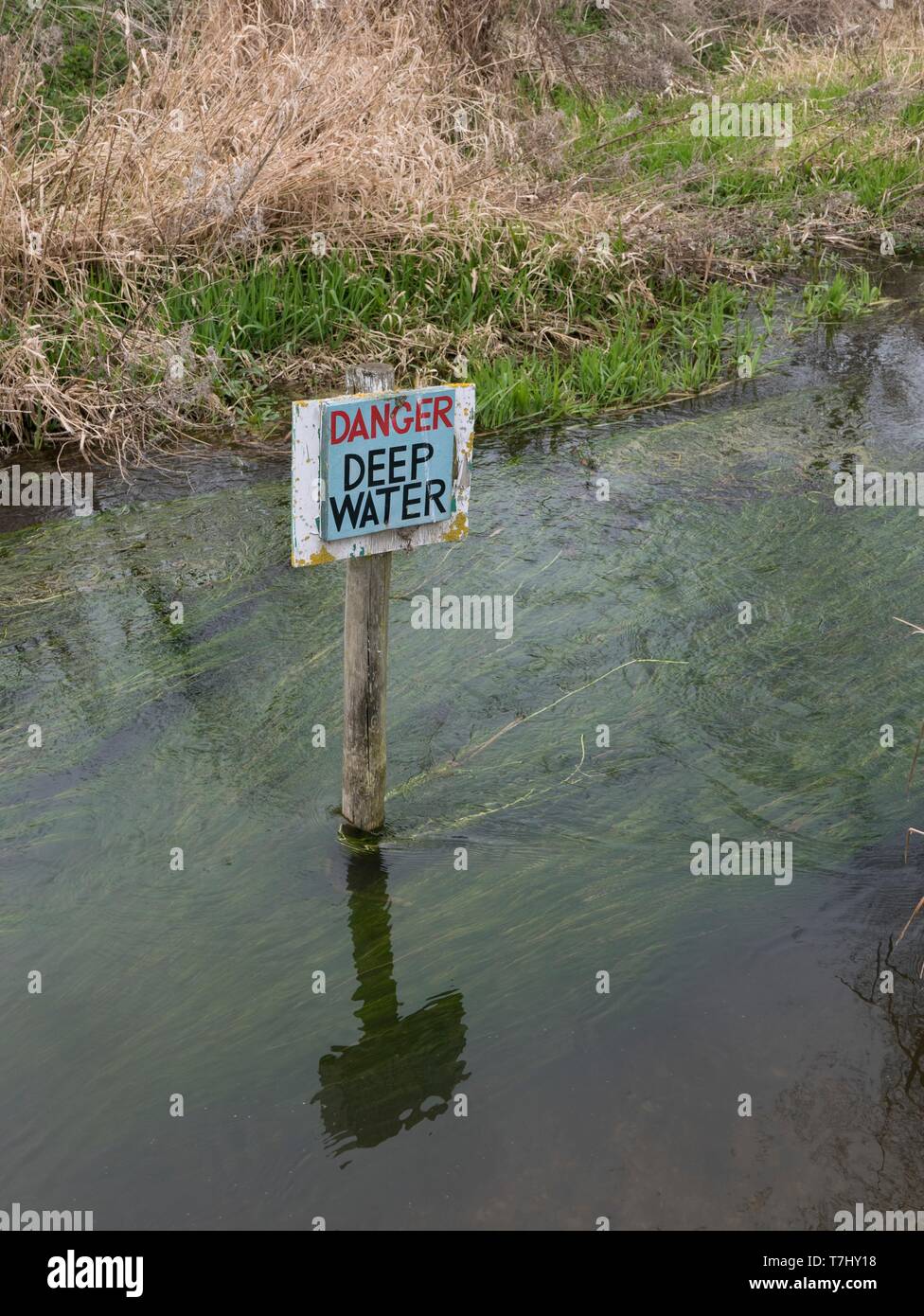 Pericolo in acqua profonda segno Foto Stock