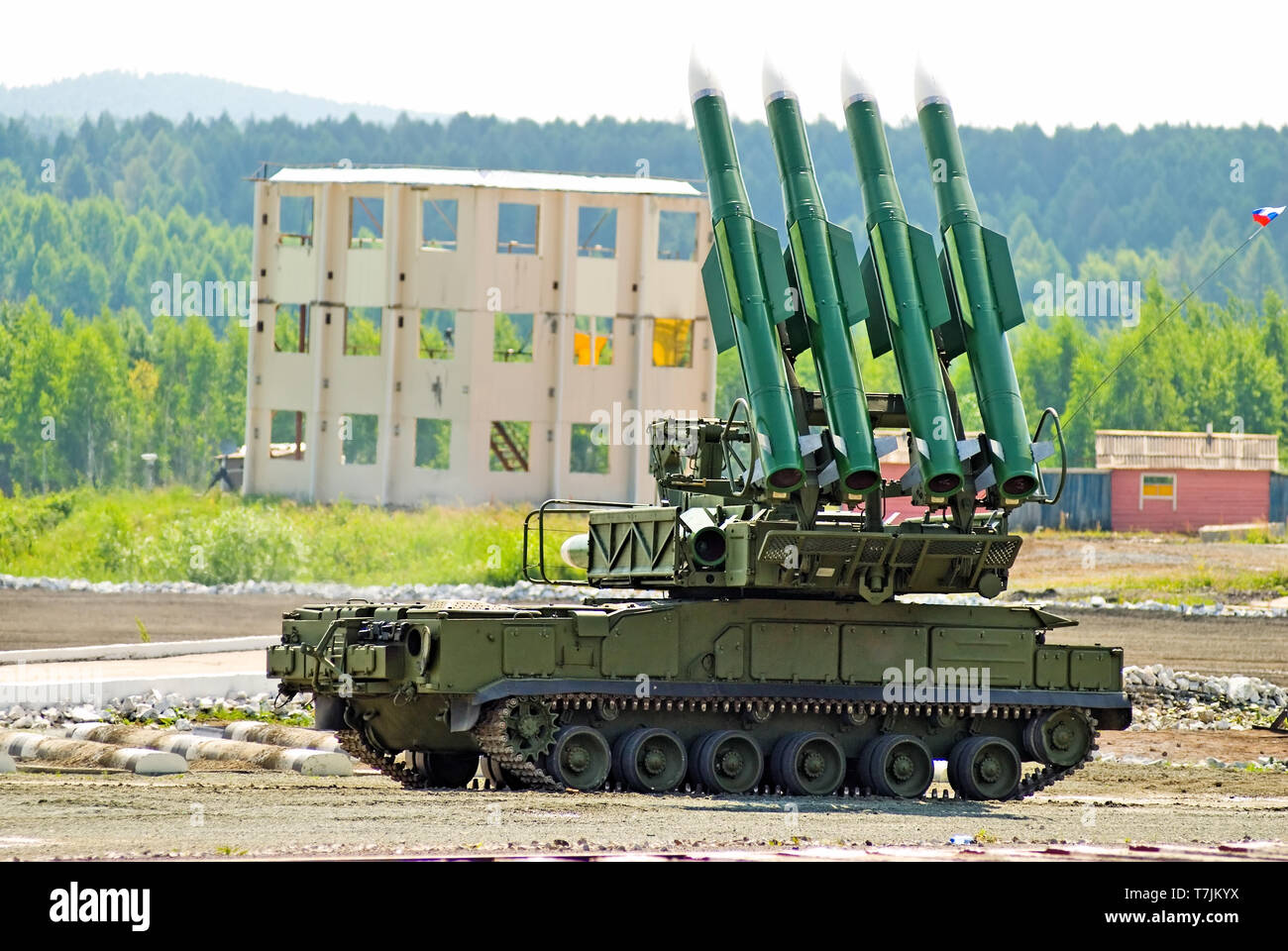 Nizhniy Tagil, Russia - 12 luglio. 2008: Buk-M1-2 medio raggio a missili terra-aria sistemi sulla gamma di dimostrazione. NATO il nome di reporting Grizzly e fare Foto Stock