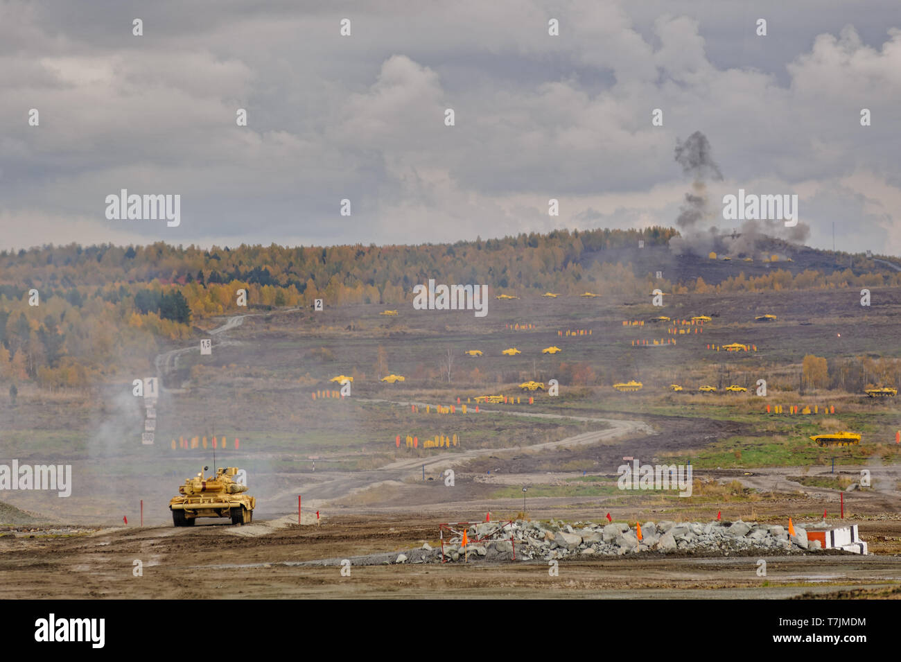 Nizhniy Tagil, Russia - 26 settembre. 2013: T-90S attacco. Visualizzazione delle opportunità di combattimento delle armi e delle attrezzature militari. RAE-2013 mostra Foto Stock