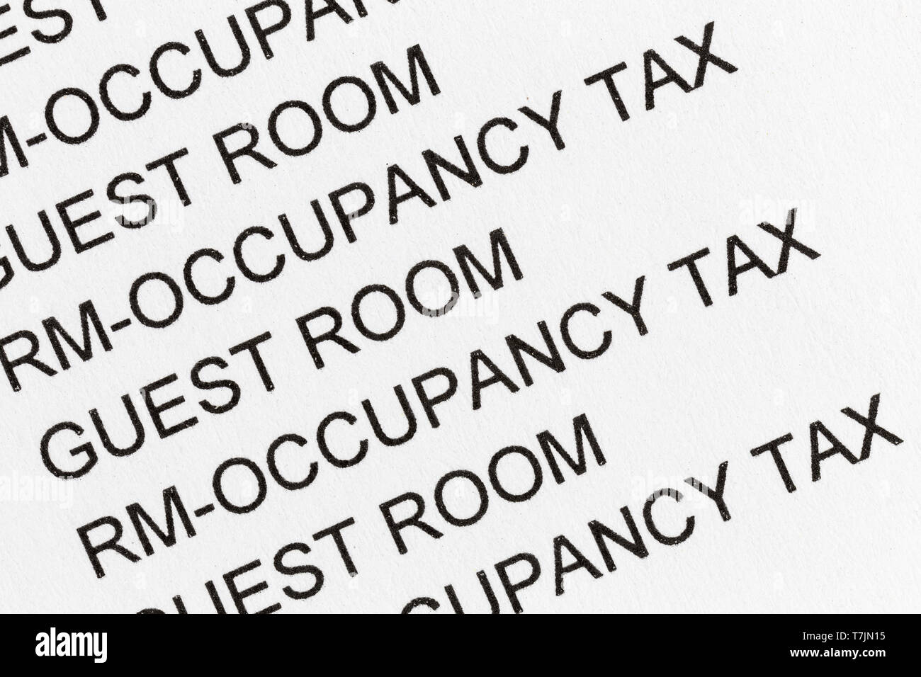 Macro di dettaglio hotel guest room e occupancy tax fattura cartacea ricevuta di pagamento. Foto Stock