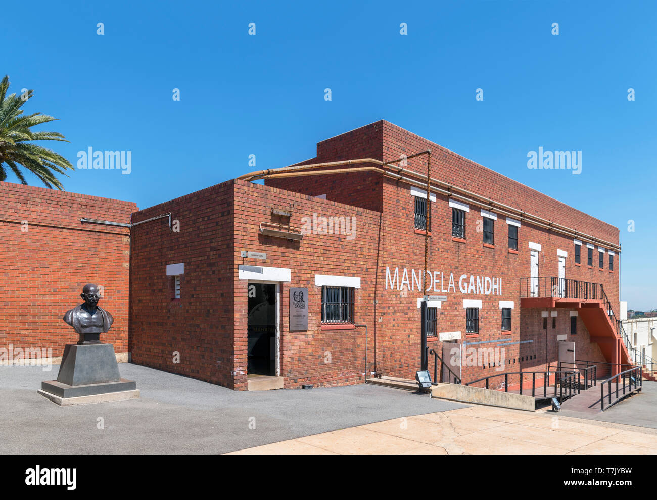 Blocco di cella contenente Mandela-Gandhi exhibition, numero quattro carcere, Constitution Hill, Johannesburg, Sud Africa Foto Stock