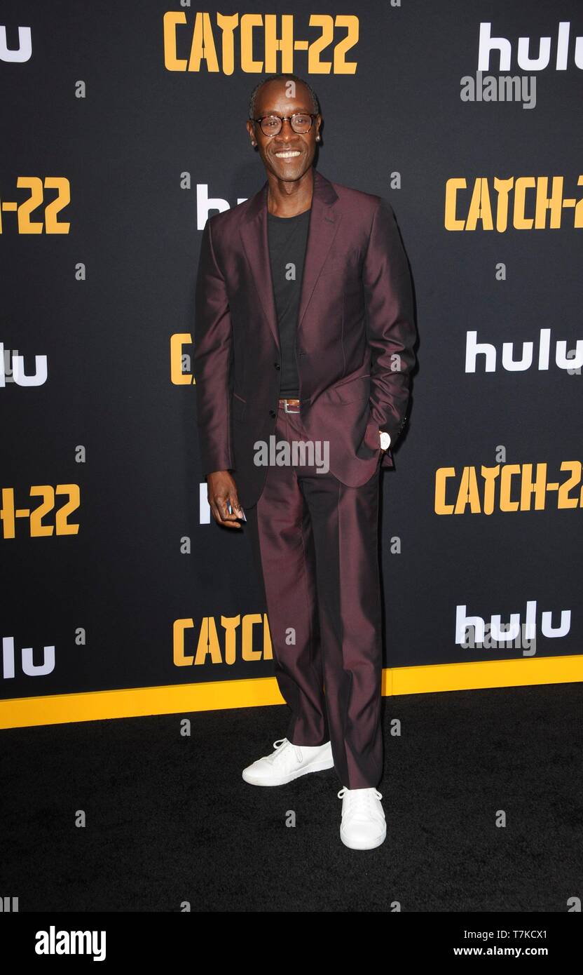 Los Angeles, CA, Stati Uniti d'America. Il 7 maggio, 2019. Don Cheadle presso gli arrivi per HULU'S Catch-22 Serie Premiere, TCL teatro cinese (in precedenza Grauman's), Los Angeles, CA Maggio 7, 2019. Credito: Elizabeth Goodenough/Everett raccolta/Alamy Live News Foto Stock