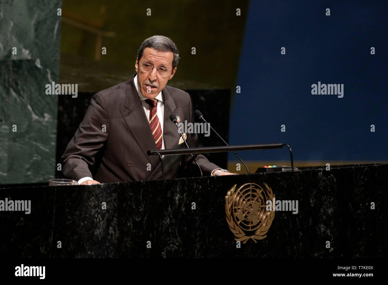 (190508) -- NAZIONI UNITE, 8 maggio 2019 (Xinhua) -- Il Marocco rappresentante permanente presso le Nazioni Unite Omar Hilale risolve l'alto livello dell'evento di lancio dell'Onu lotta terrorista Programma di Viaggio presso la sede delle Nazioni Unite a New York il 7 maggio 2019. L'Onu lotta terrorista programma di viaggio è stato lanciato da dell Ufficio delle Nazioni Unite di lotta al terrorismo in partenariato con la commissione antiterrorismo direzione Executive, un segretariato delle Nazioni Unite il corpo che assiste il Consiglio di Sicurezza dell'agenzia affiliata del Comitato di lotta al terrorismo; la Organizzazione Internazionale Aviazione Civile; l'Ufficio delle Nazioni Unite di Inf Foto Stock