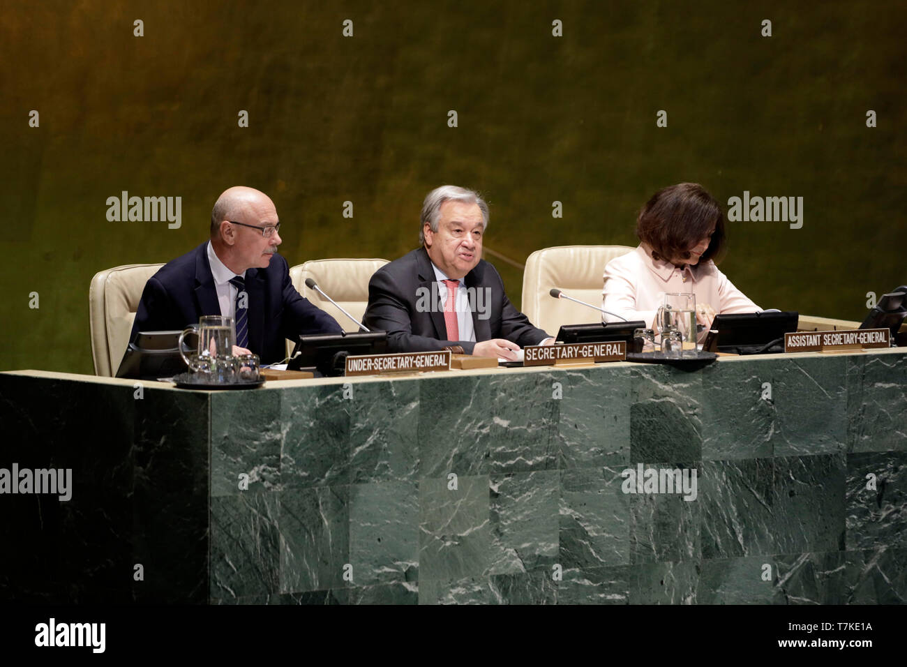 (190508) -- NAZIONI UNITE, 8 maggio 2019 (Xinhua) -- Segretario Generale delle Nazioni Unite Antonio Guterres (C) gli indirizzi di alto livello evento di lancio dell'Onu lotta terrorista Programma di Viaggio presso la sede delle Nazioni Unite a New York il 7 maggio 2019. L'Onu lotta terrorista programma di viaggio è stato lanciato da dell Ufficio delle Nazioni Unite di lotta al terrorismo in partenariato con la commissione antiterrorismo direzione Executive, un segretariato delle Nazioni Unite il corpo che assiste il Consiglio di Sicurezza dell'agenzia affiliata del Comitato di lotta al terrorismo; la Organizzazione Internazionale Aviazione Civile; l'Ufficio delle Nazioni Unite di informazioni e Co Foto Stock