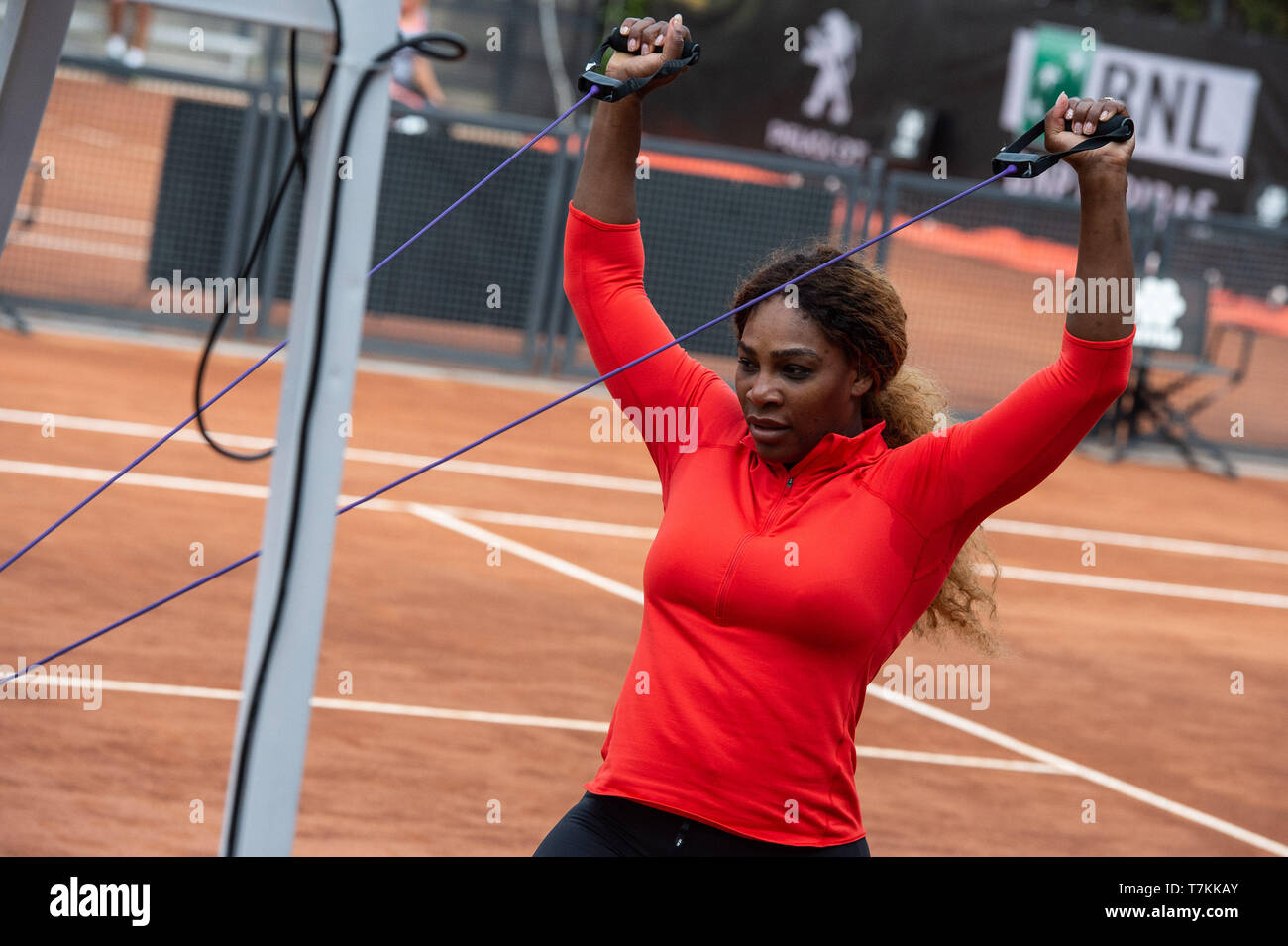 Roma, Italia. 08 Maggio, 2019. Serena Williams di Stati Uniti d'America durante la sua sessione di allenamento durante Internazionali BNL d'Italia Italian Open al Foro Italico, Roma, Italia il 8 maggio 2019. Credit: UK Sports Pics Ltd/Alamy Live News Foto Stock