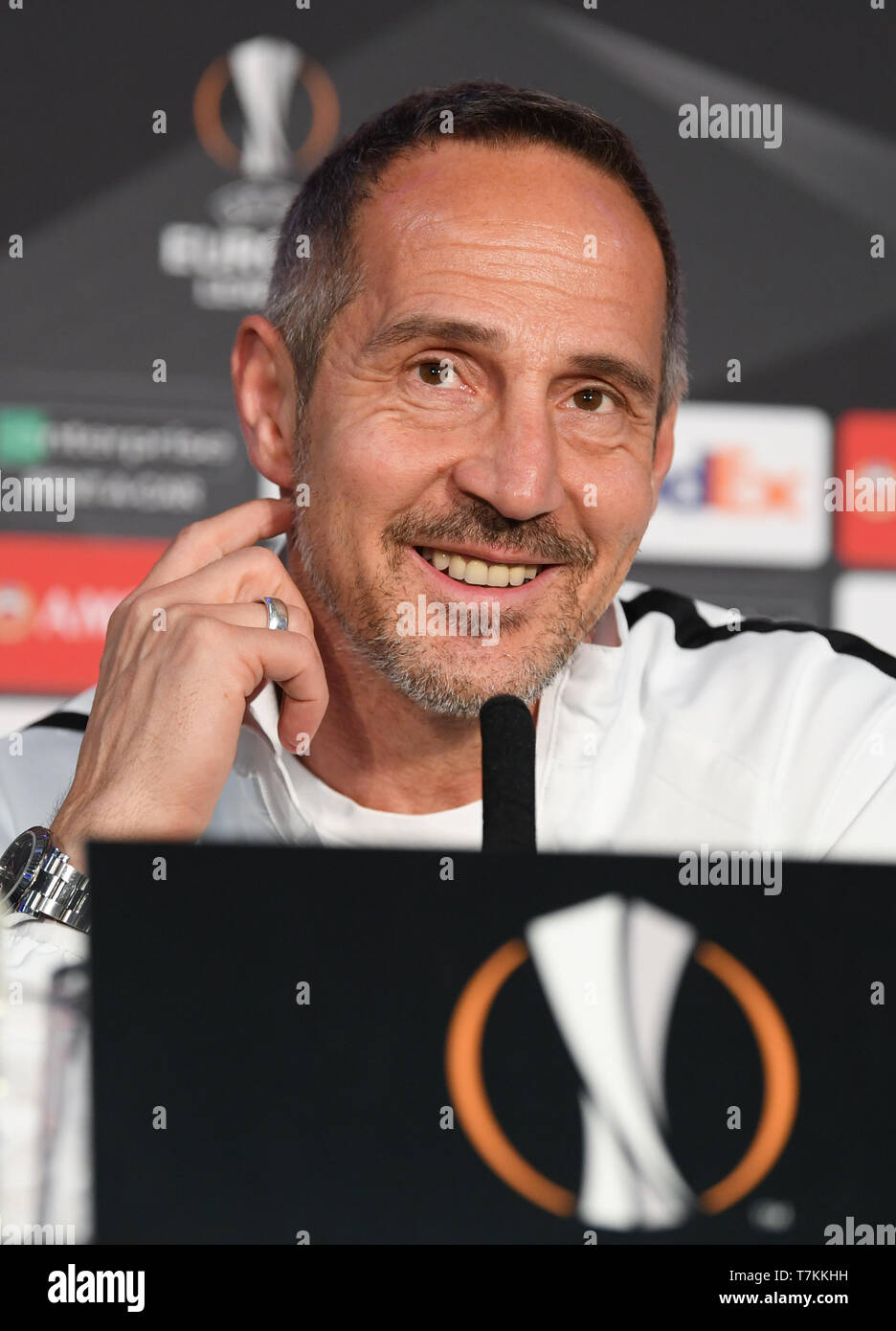 Londra, Regno Unito. 08 Maggio, 2019. Calcio: Europa League, prima che i semi-finale di ritorno partita FC Chelsea - Eintracht Francoforte. Francoforte sul Meno si head coach Adi Hütter parla durante la conferenza stampa presso la Stadio Stamford Bridge. Credito: Arne Dedert/dpa/Alamy Live News Foto Stock