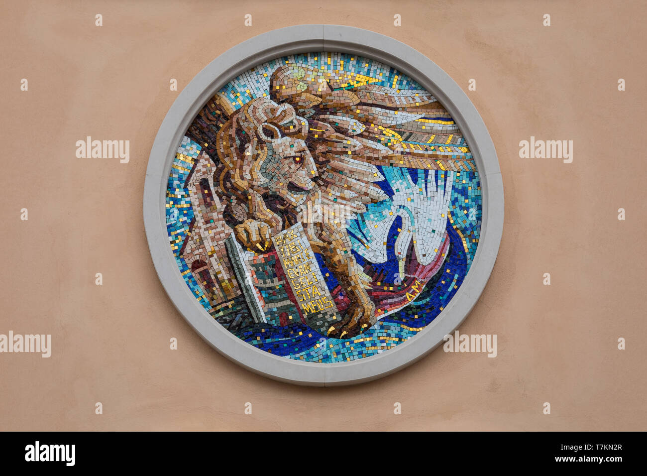 Mosaico di un leone alato di San Marco tenendo una Bibbia - Grado Friuli Venezia Giulia, Italia Foto Stock