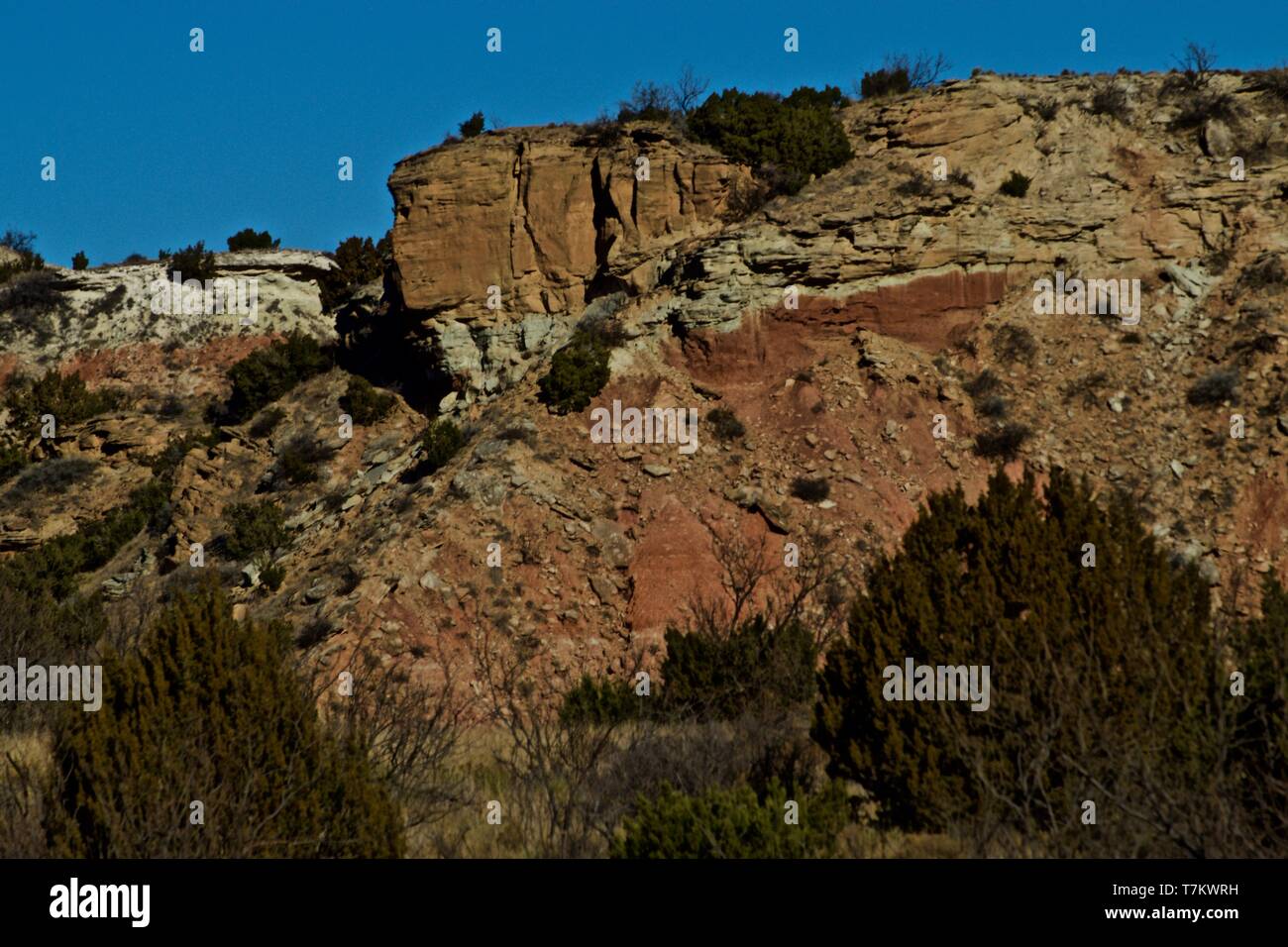 Costa rocciosa scogliere che circondano il lago di McKinsey, Texas. Panhandle vicino Canyon, Texas. Foto Stock