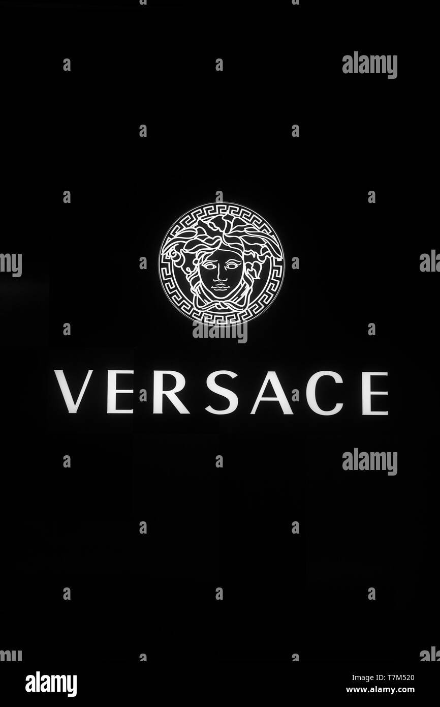 Versace store Foto e Immagini Stock in Bianco e Nero - Alamy