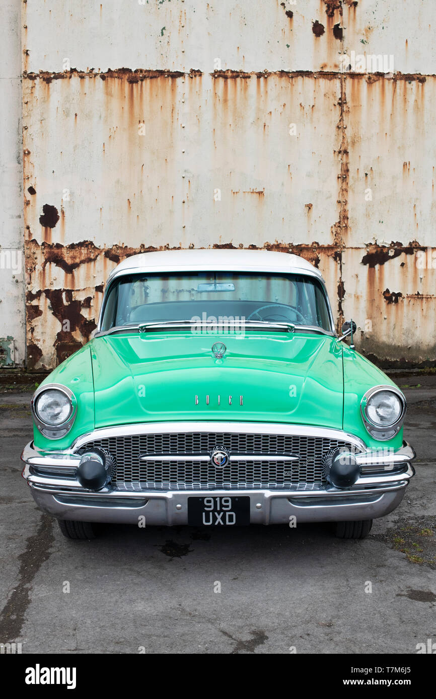 1955 Buick Roadmaster a Bicester Heritage Centre 'Drive giorno'. Bicester, Oxfordshire, Inghilterra Foto Stock