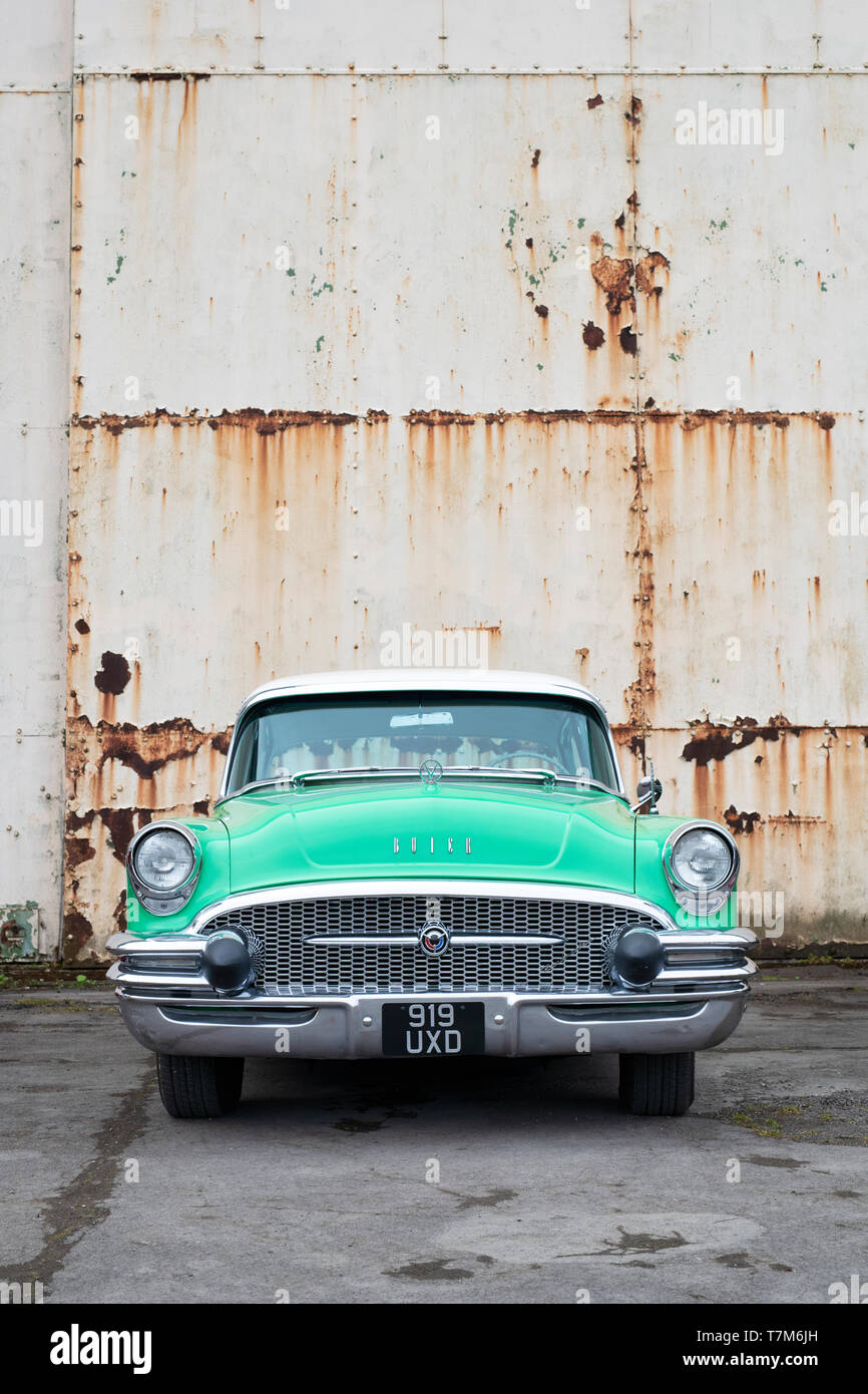 1955 Buick Roadmaster a Bicester Heritage Centre 'Drive giorno'. Bicester, Oxfordshire, Inghilterra Foto Stock