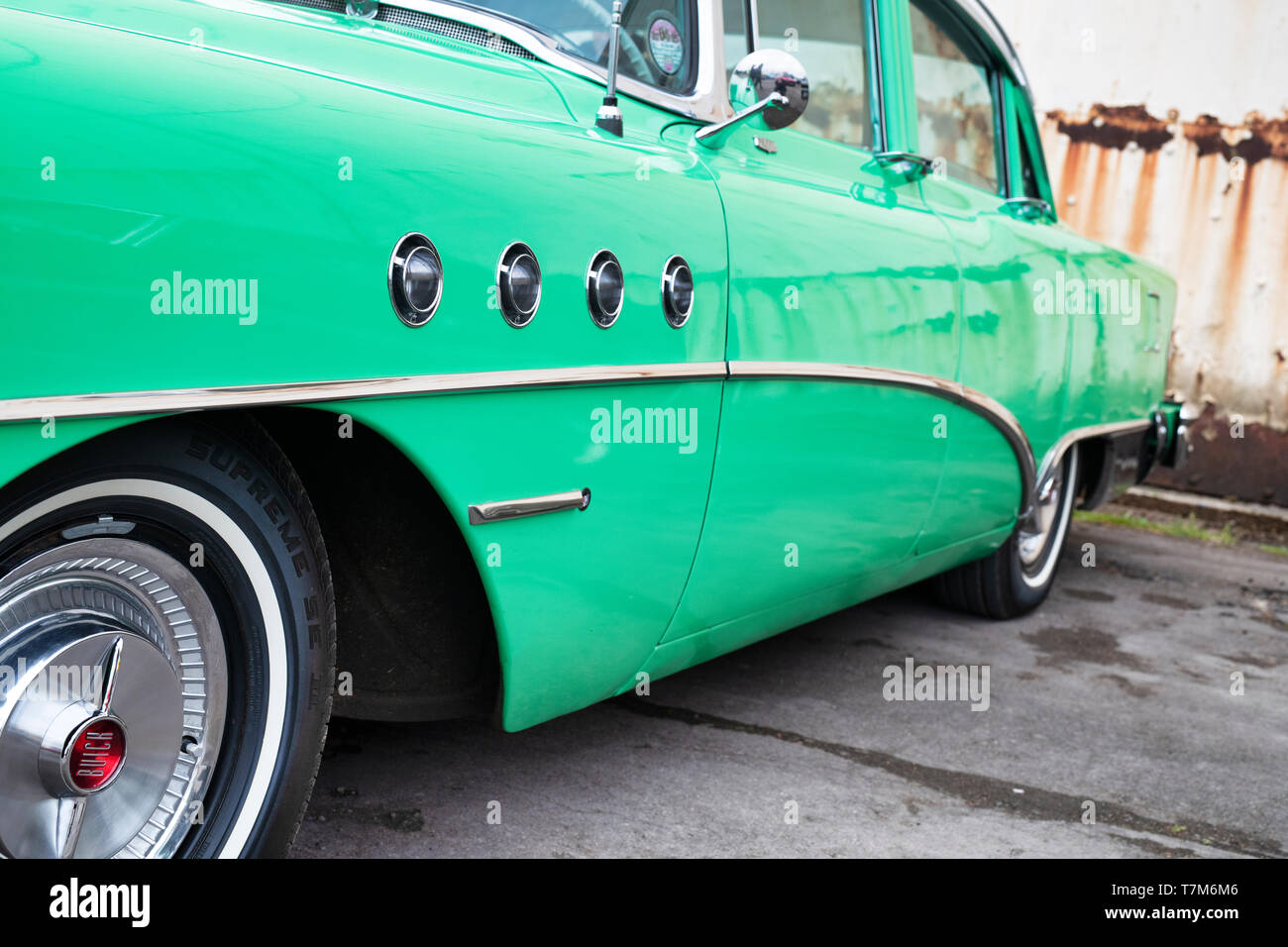 1955 Buick Roadmaster a Bicester Heritage Centre 'Drive giorno'. Bicester, Oxfordshire, Inghilterra Foto Stock