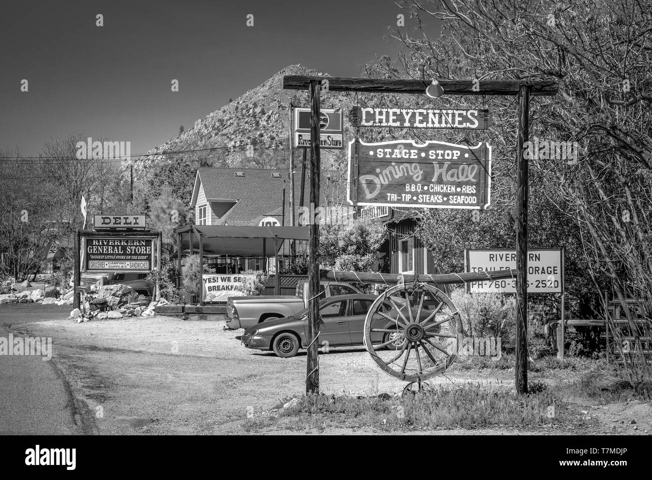 Vecchia berlina a Riverkern nel Sequoia National Forest - RIVERKERN, STATI UNITI D'America - 29 Marzo 2019 Foto Stock