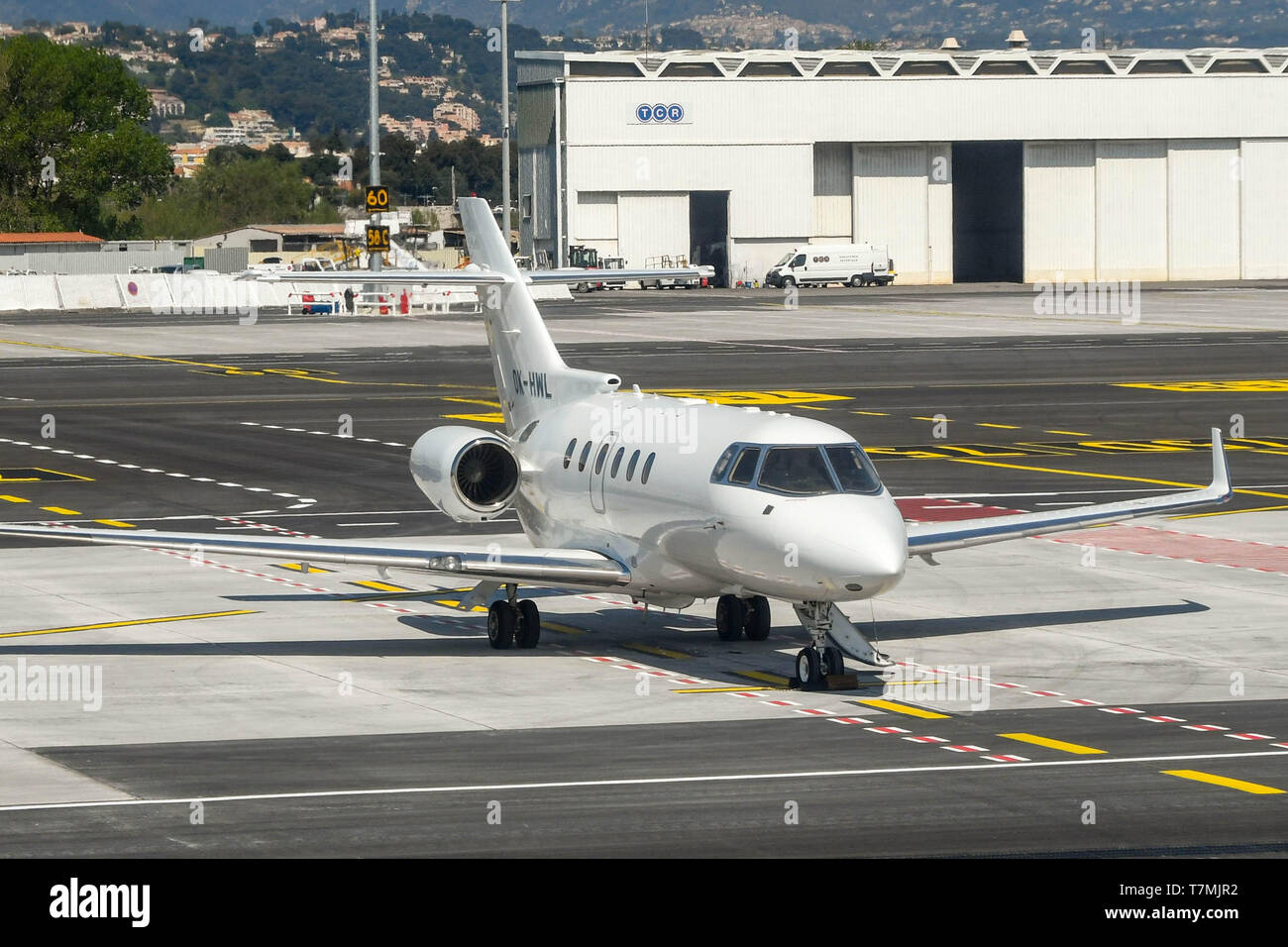 Nizza, Francia - Aprile 2019: Hawker 900XP private jet executive sul terreno all'Aeroporto di Nizza nel sud della Francia. Foto Stock