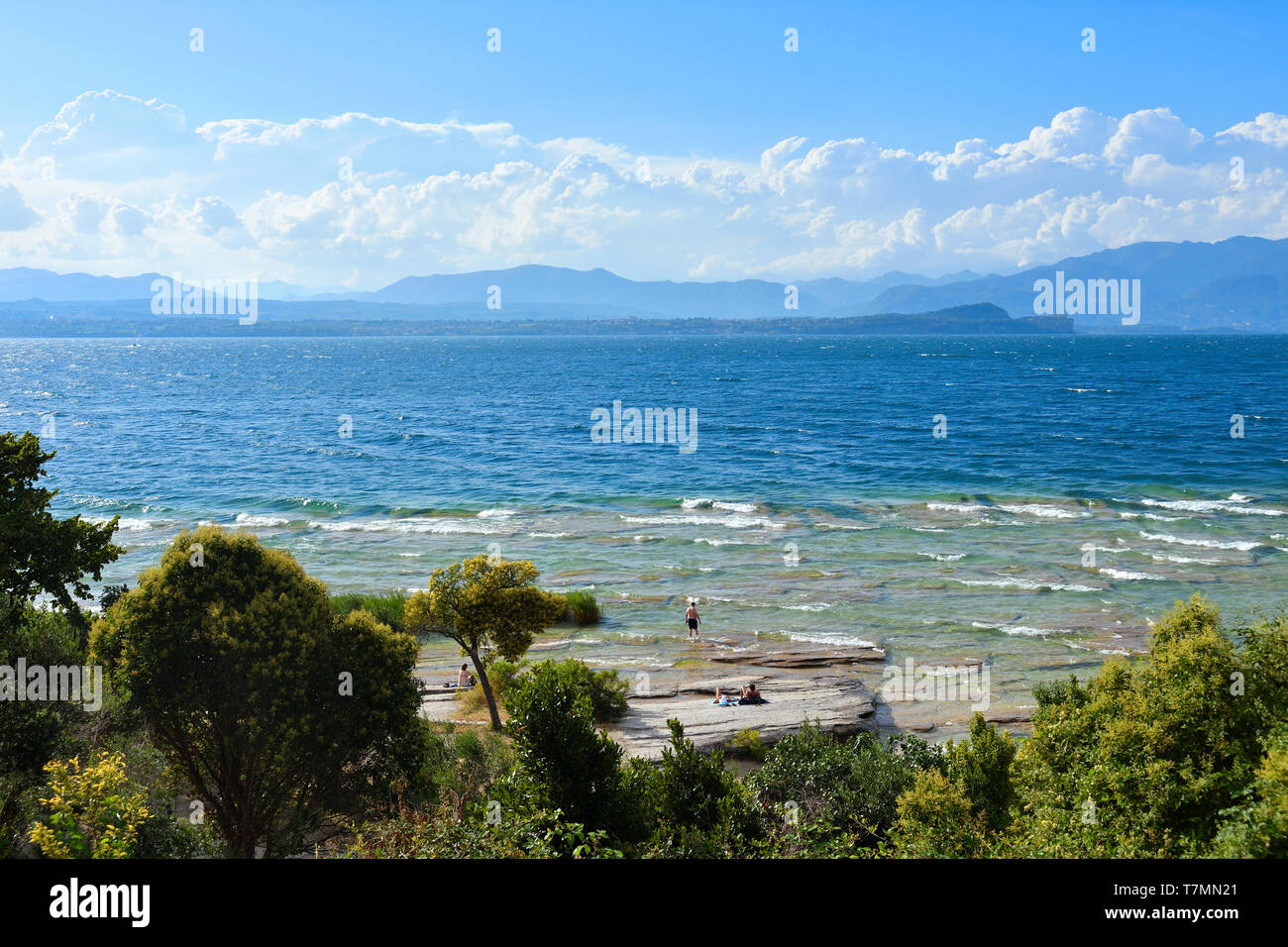 L'Italia, Lombardia, Lago di Garda, Sirmione, spiaggia Foto Stock