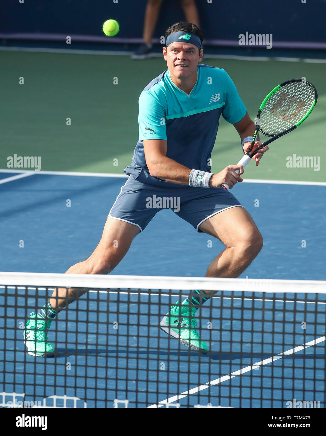 Canadian giocatore di tennis Milos Raonic giocando scritto volley durante il Dubai Tennis Championships 2019, Dubai, Emirati Arabi Uniti Foto Stock