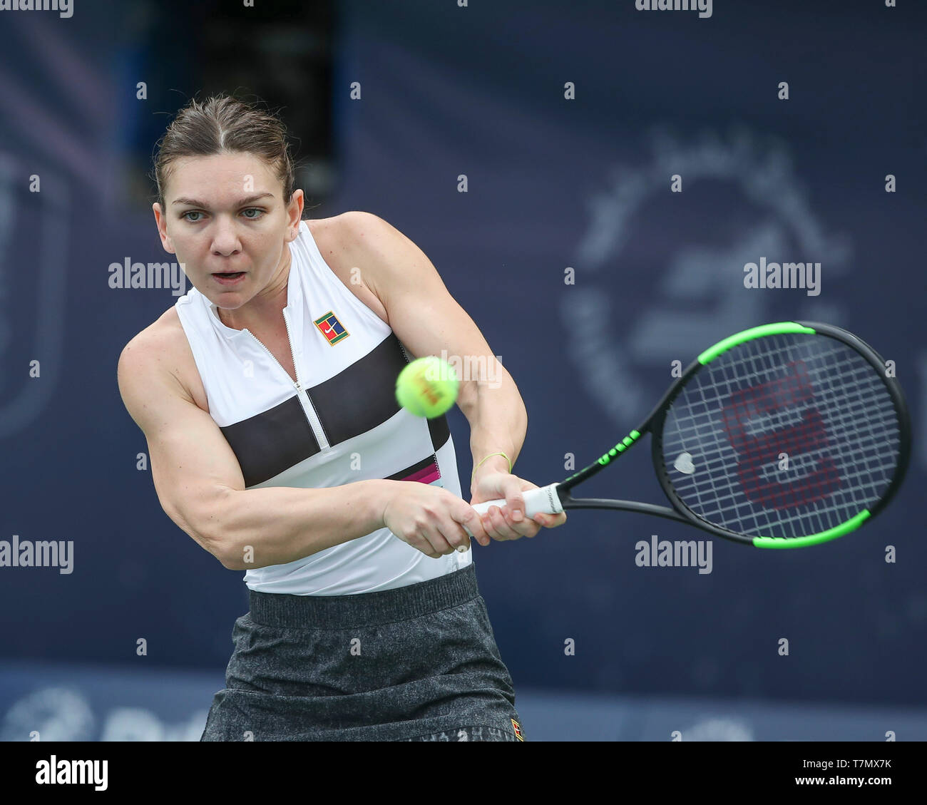Il rumeno tennista Simona Halep giocando scritto shot in Dubai Tennis Championships 2019, Dubai, Emirati Arabi Uniti Foto Stock