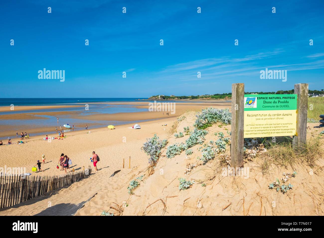 Francia, Morbihan, Guidel, spiaggia ai piedi delle dune Pouldu Foto Stock